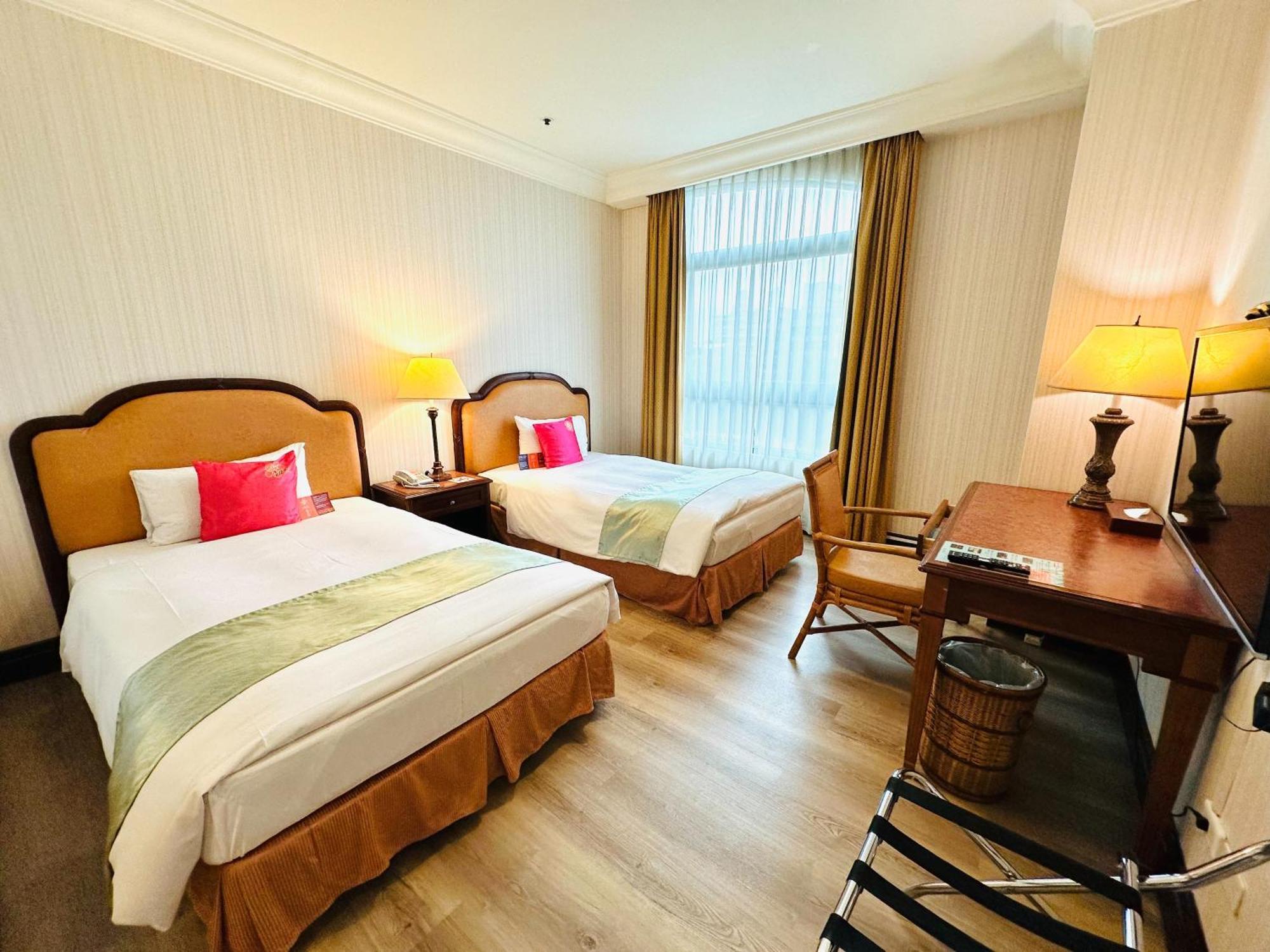 Wei-Yat Grand Hotel Tainan Bagian luar foto