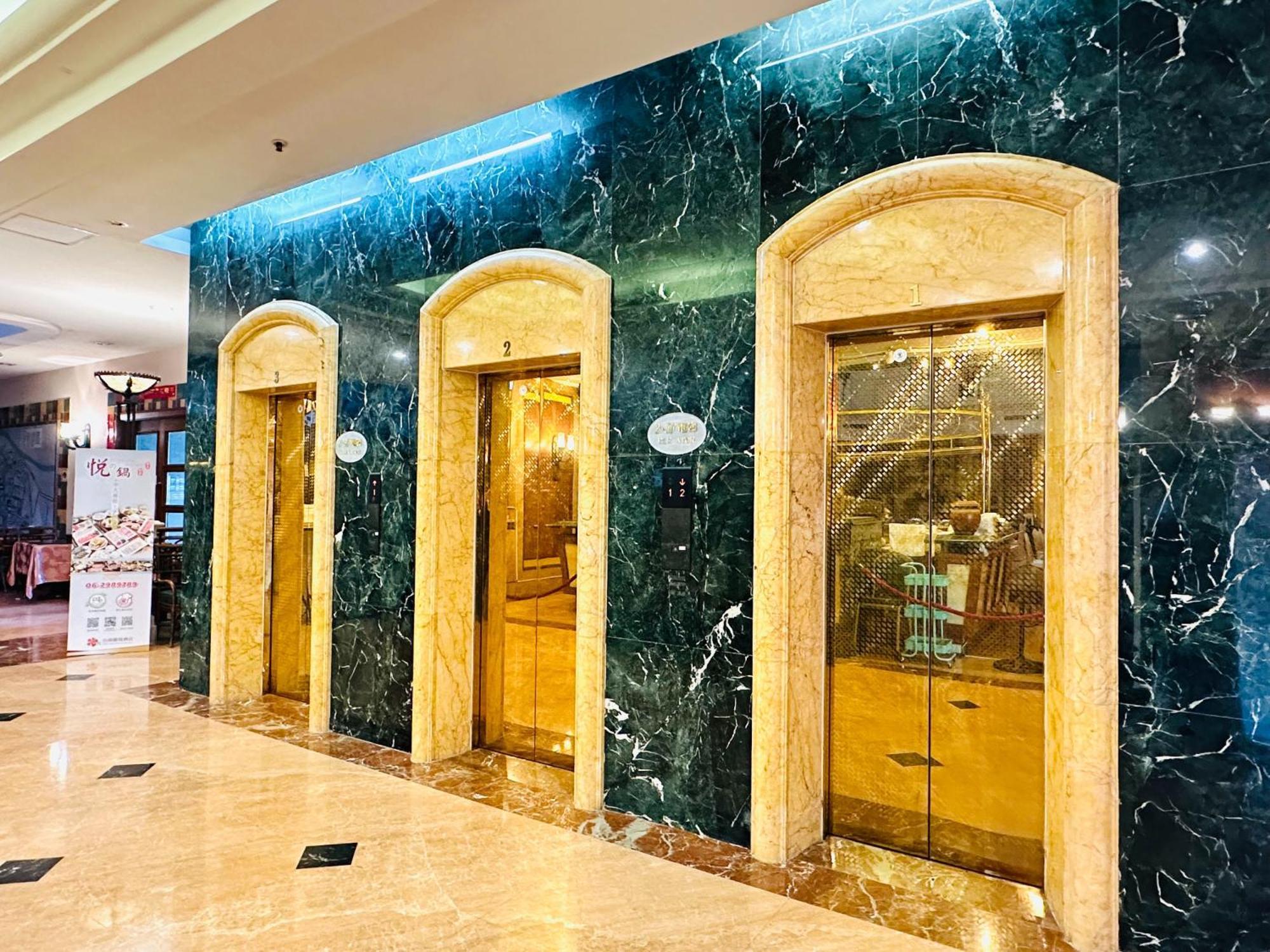 Wei-Yat Grand Hotel Tainan Bagian luar foto